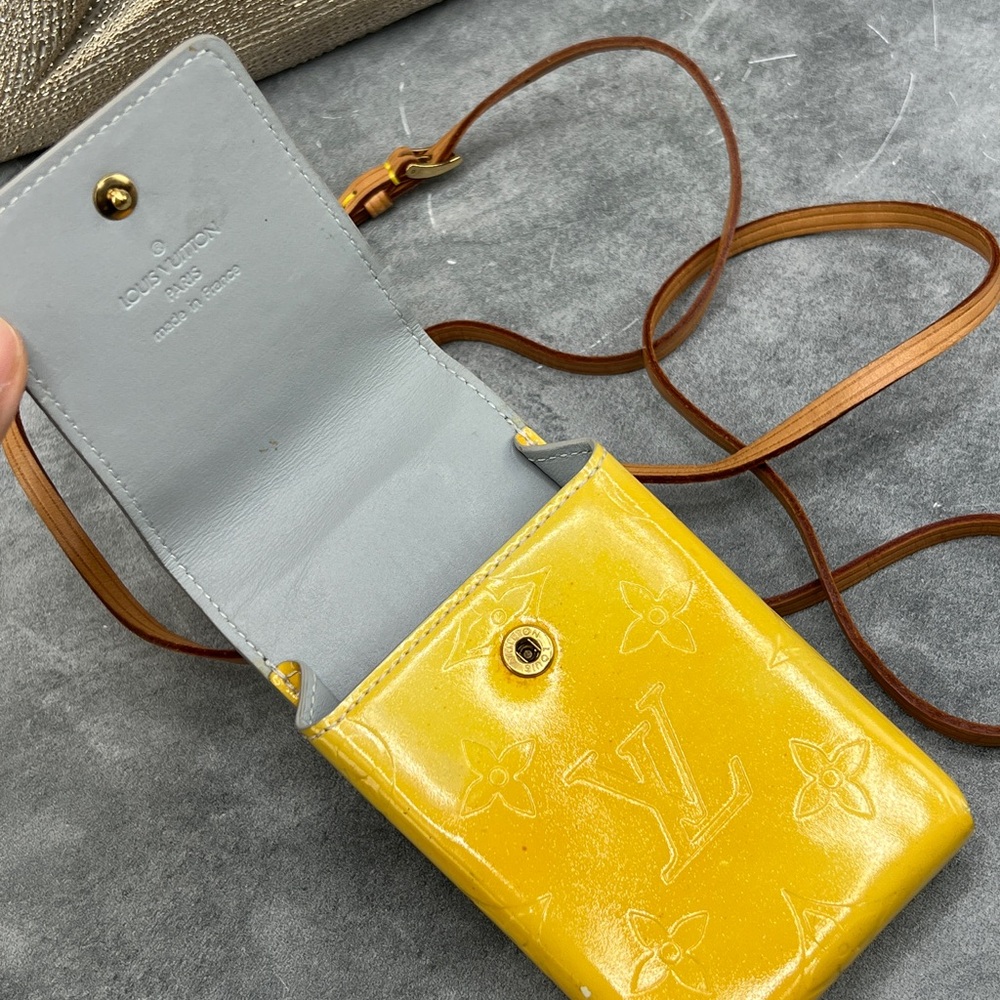 🌵Autjentic Louis Vuitton Yellow Phone Case🌵 - Picture 6 of 10